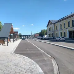 Nowy dworzec autobusowy w Zakopanem, obok starego Smokowca. Czekam na bus.