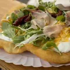 Gdzie zjeść w Węgierskiej Górce? Odkryj najlepsze lokale gastronomiczne