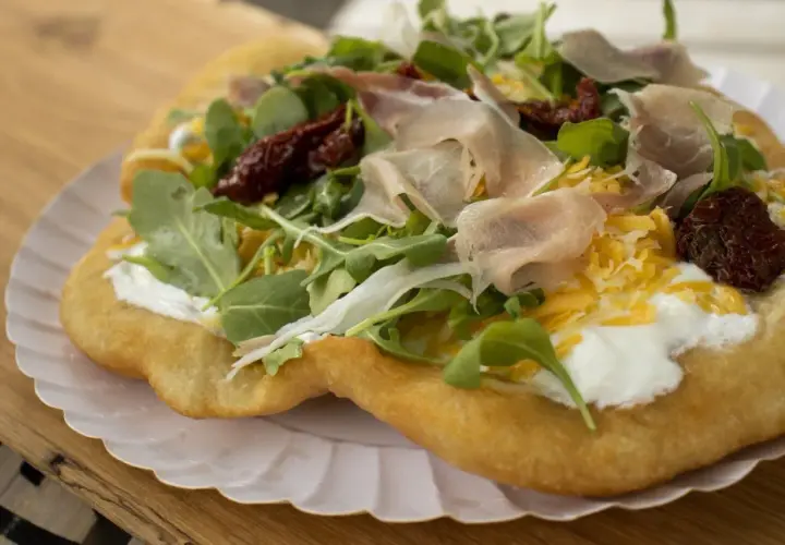 Gdzie zjeść w Węgierskiej Górce? Odkryj najlepsze lokale gastronomiczne