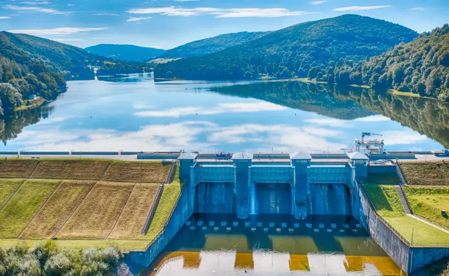 Zapora Solina: Przewodnik, Atrakcje, Ceny i Praktyczne Wskazówki