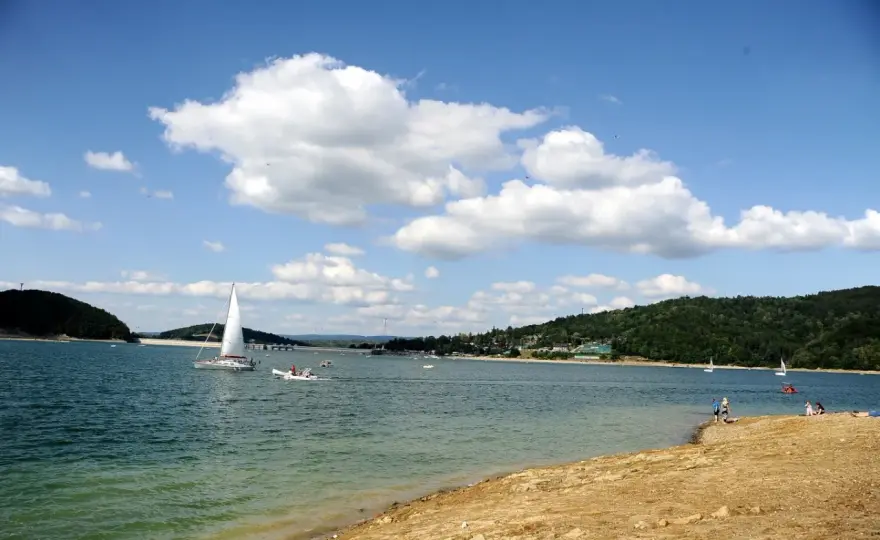 Plaże nad Soliną: Ranking, kąpieliska strzeżone i porady